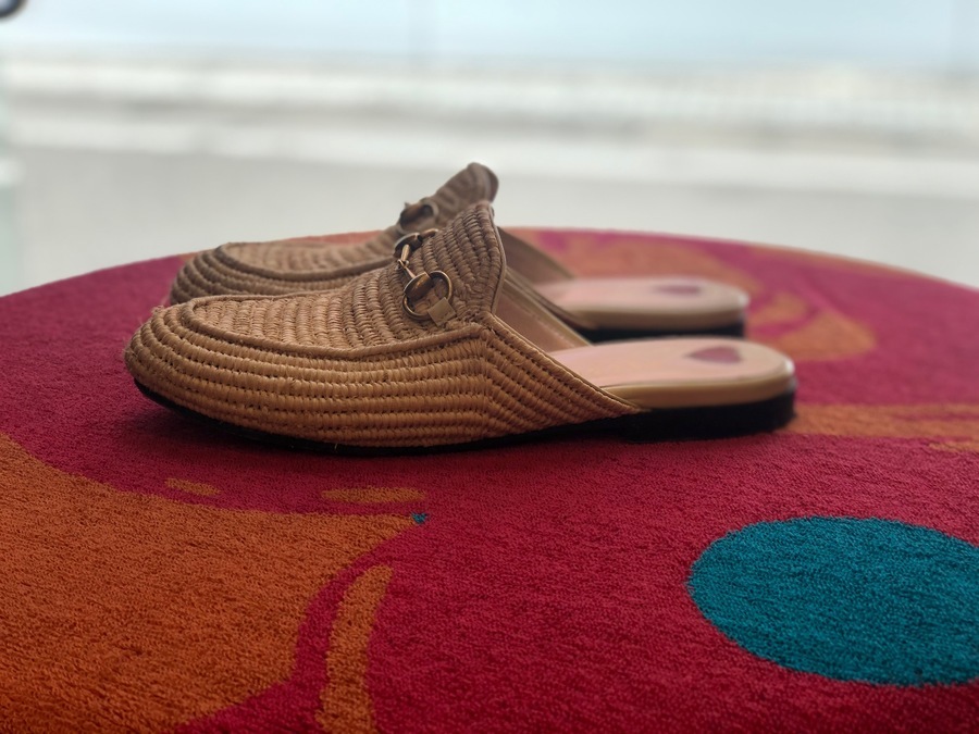 GUCCI/グッチ】よりプリンスタウンラフィアミュールサンダル入荷