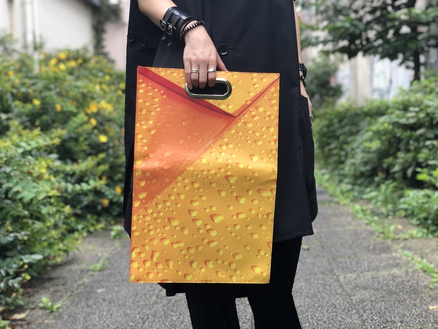 ISSEY MIYAKE/イッセイミヤケ】より夏カラーのクラッチバッグのご紹介 