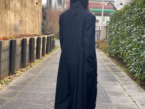 色移り有り Yohji Yamamoto 角ボタンプリーツロングジャケット - 通販