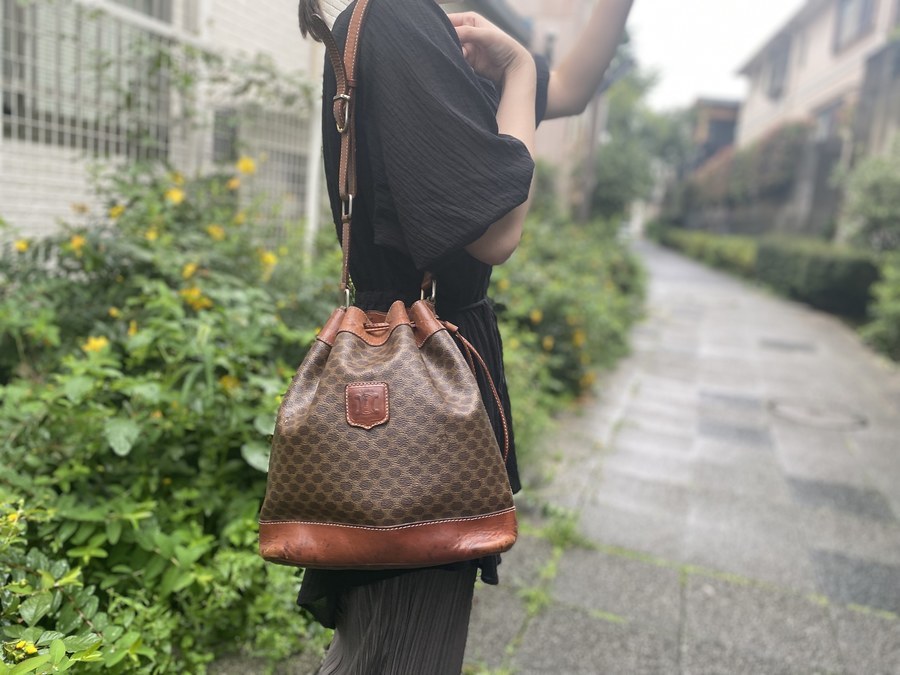 CELINE/セリーヌ】より定番のマカダム柄巾着ショルダーバッグ買取入荷 ...