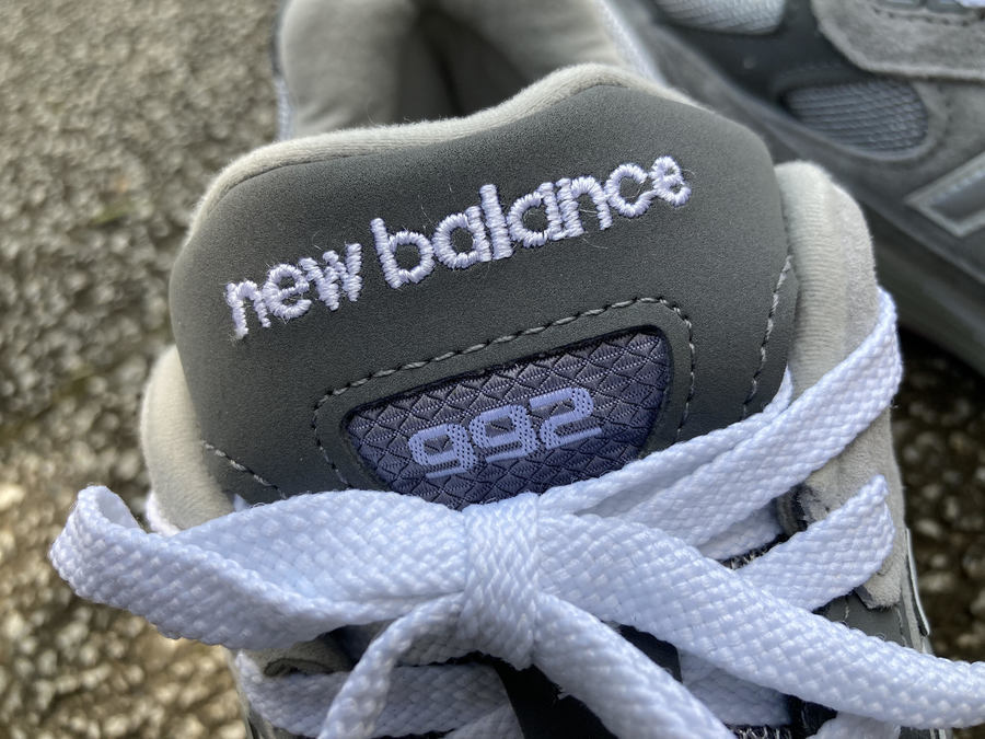 new balance​/ニューバランス】より人気復刻モデルの「M992GR」を買取