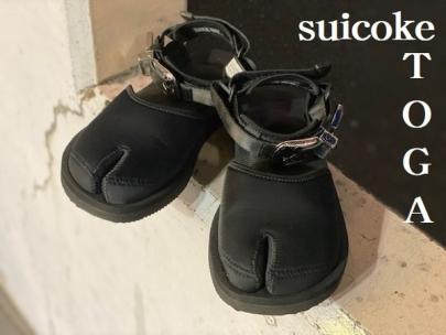 「スニーカーのTOGA × SUICOKE 」