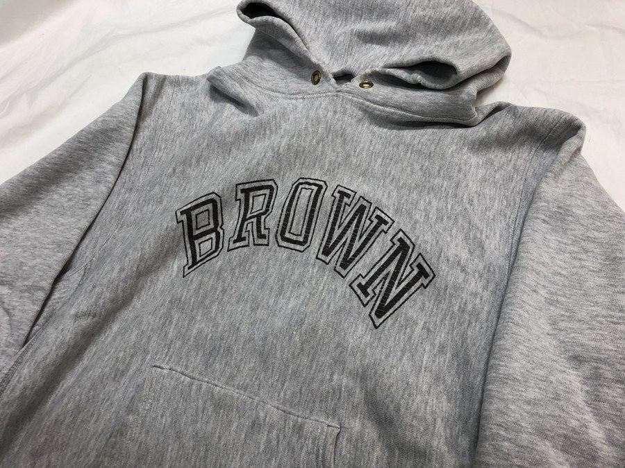 人気ヴィンテージアイテム】Championより80年代”BROWN”プリント