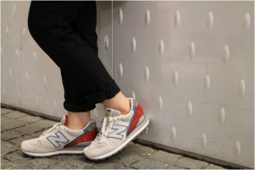 アウターのスニーカー