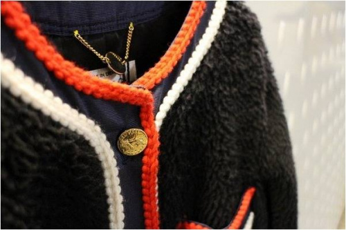 ミュベールのノーカラーコート