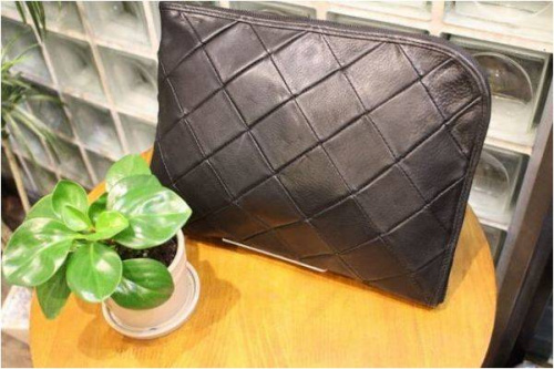 クラッチバッグのDELAY