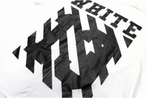 オフホワイトのOFF WHITE