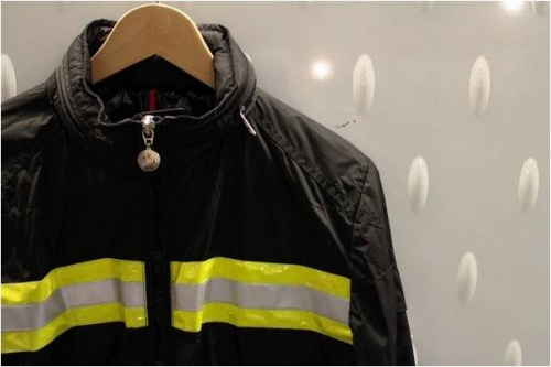 メンズのMONCLER