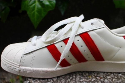 adidasのアディダス