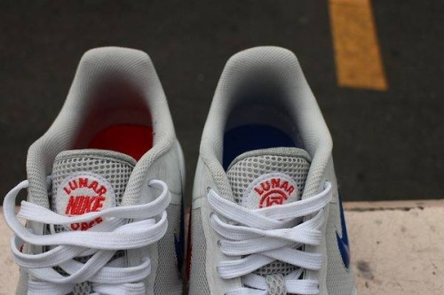 CLOTのスニーカー