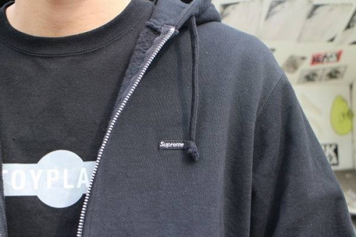 SUPREMEのシュプリーム