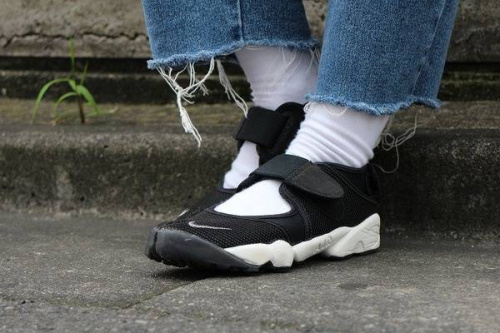 下北沢のエアリフト