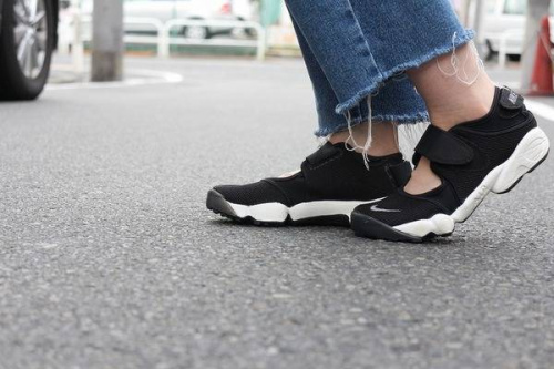 AIRRIFTのNIKE