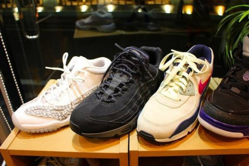 古着のスニーカー