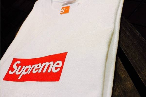 シュプリームのボックスロゴ