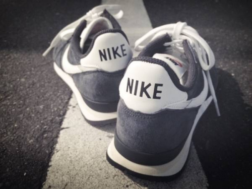 スニーカーの下北