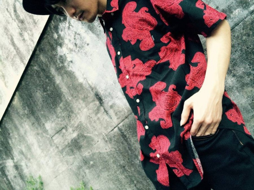 シュプリームの半袖シャツ