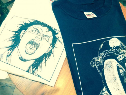 Tシャツのアキラ