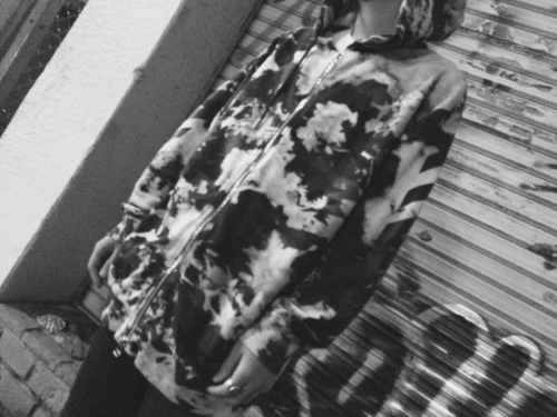 カモ柄のパーカー