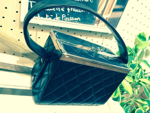 シャネルのハンドバッグ