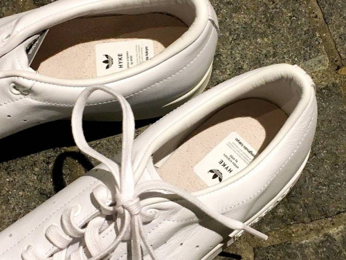 古着のスニーカー