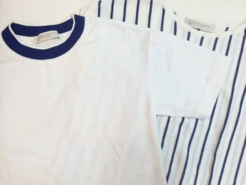 トップスのホワイト