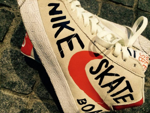 スニーカーの下北沢