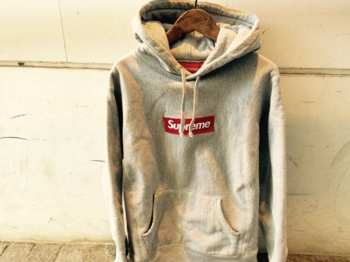 SUPREMEのボックスロゴ