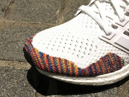 アディダスのハイク