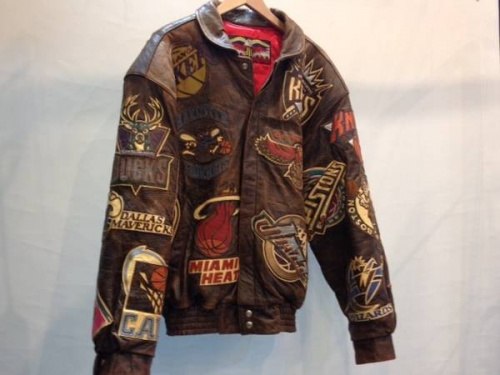 トップスのレザージャケット