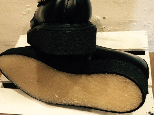 レザーシューズの下北沢