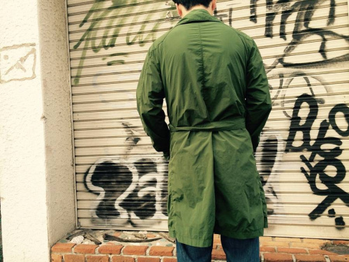 COMOLIのトレンチコート