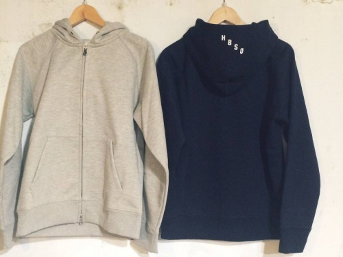 パーカーの下北