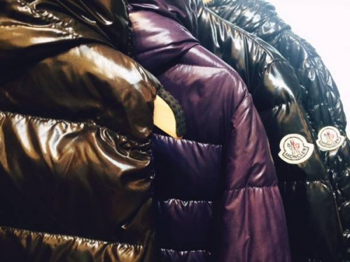 ダウンジャケットのモンクレール