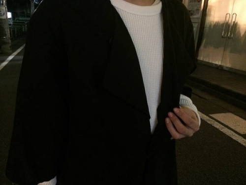 ノーカラーシャツのETHOSENS