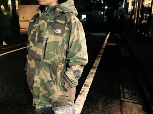 カモ柄のアウトドア