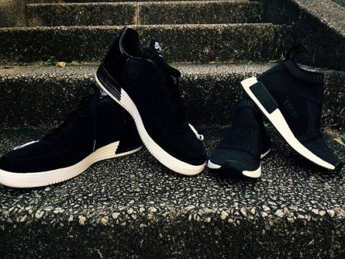 アディダスのナイキ