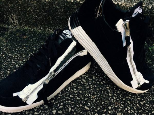 スニーカーの下北沢