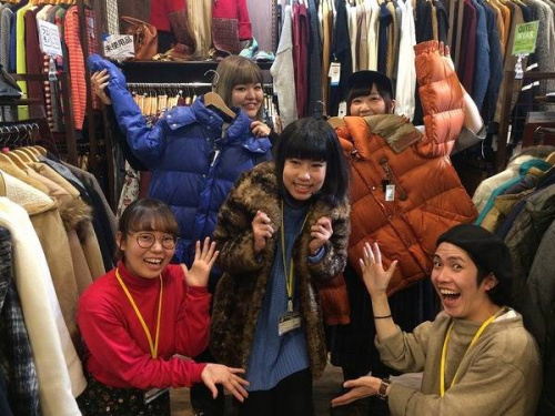 ダウンジャケットのメルトンコート