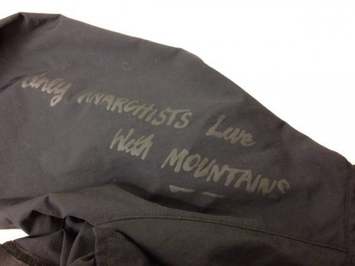 MOUNTAIN RESERCHのマウンテンパーカー