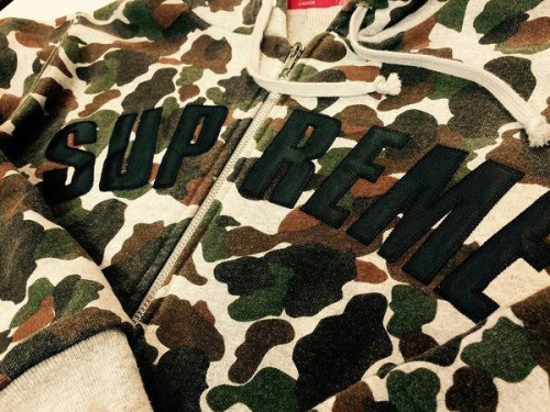 スウェットのパーカー