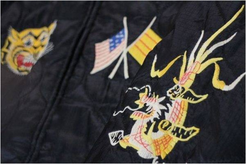 スカジャンのBEAMS BOY