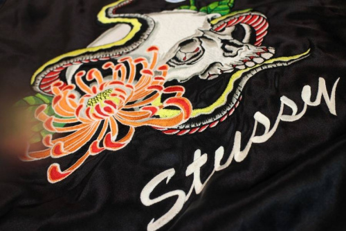 stussyのスカジャン