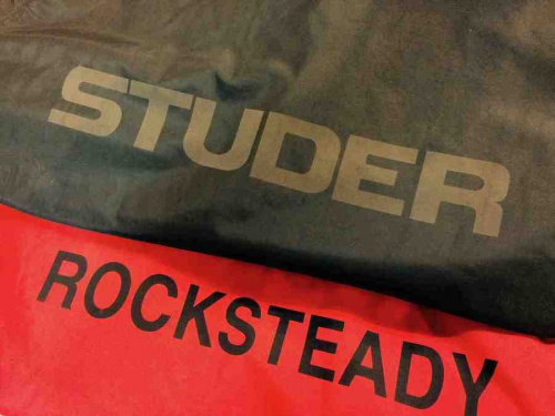 アーペーセーのコーチジャケット