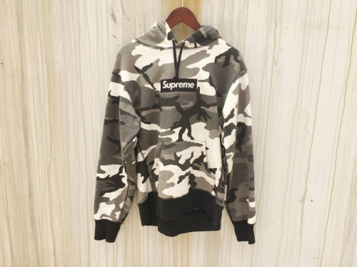 SUPREMEのルイヴィトン