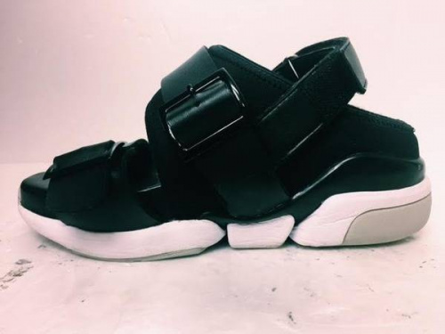 CLANEのサンダル