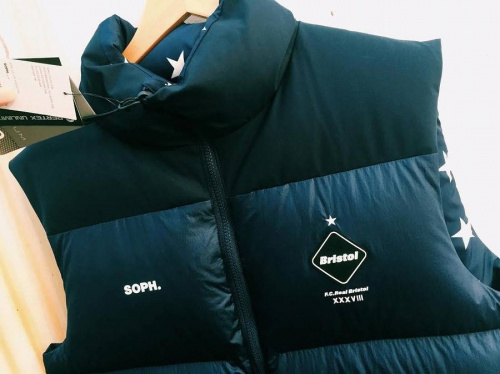 SOPHのダウンベスト