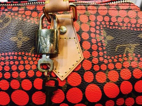 LOUIS VUITTONの古着