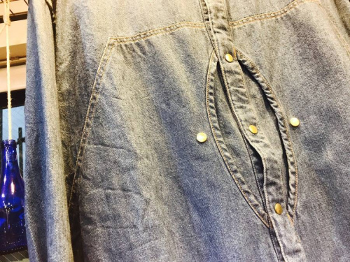長袖シャツの古着