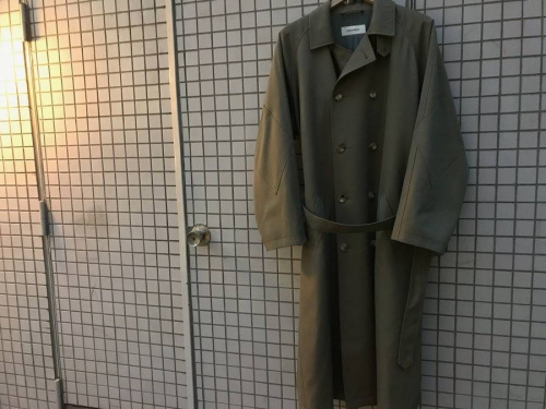 フーワットのトレンチコート